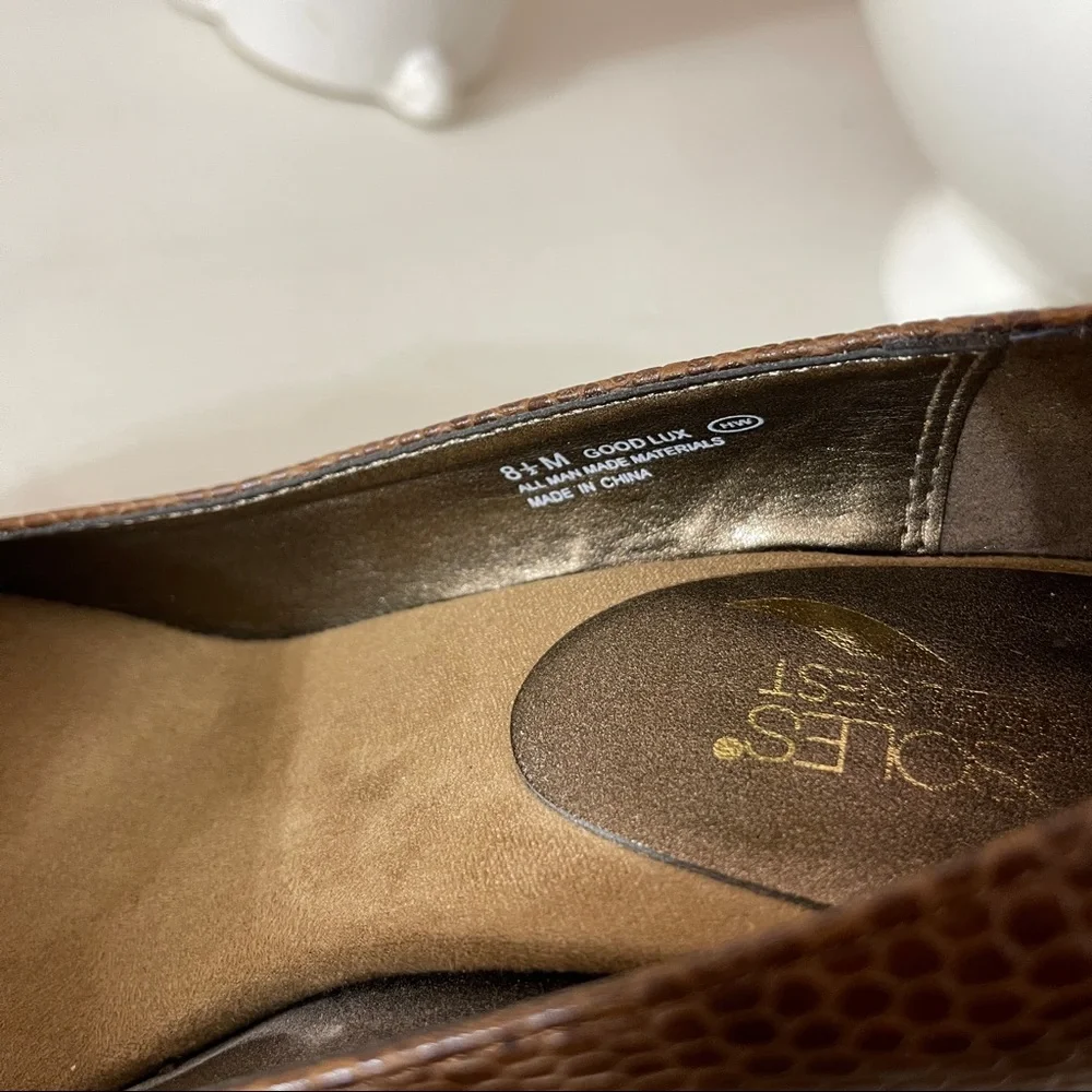 AEROSOLES cushioned heels